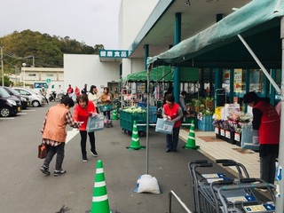 人権週間街頭啓発風景（人権擁護委員参加）の画像