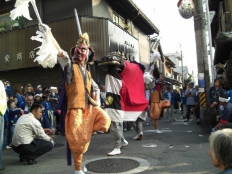 顯國神社の三面獅子の画像